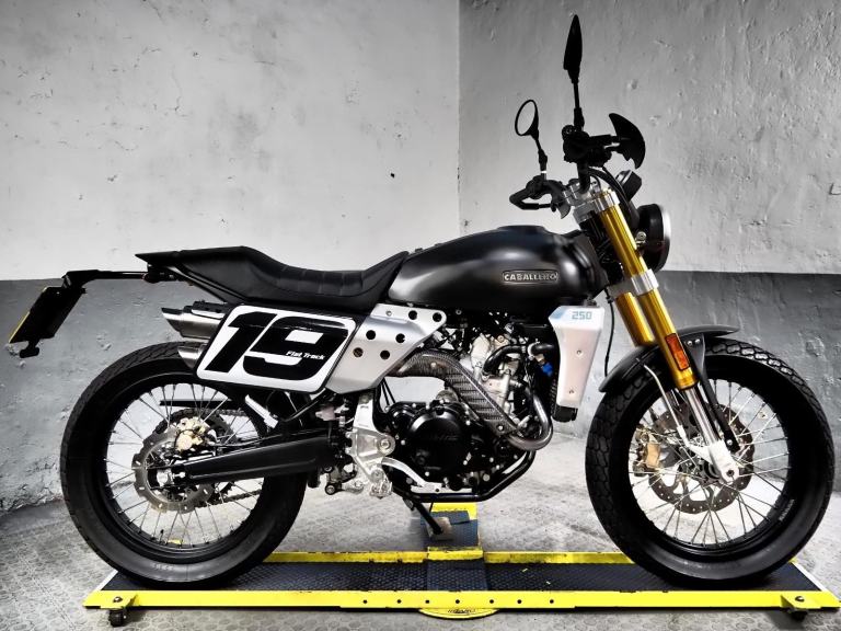 FANTIC Caballero 250 FLAT TRACK, 2k ,A2 compatible,Arrow exhaust ,handguards