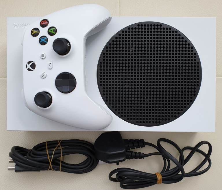 Xbox Series S 500GB and white controller HDMI and power cable - Maidenhead/Slough/Heathrow/Hounslow