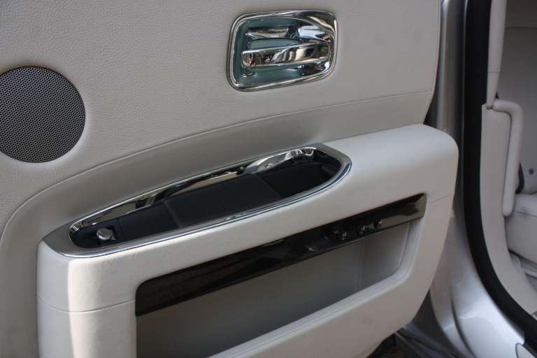 ROLLS-ROYCE GHOST 6.6 V12 2012