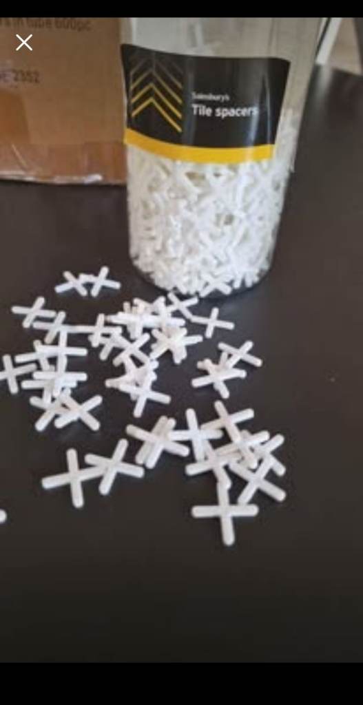 Set of 6 tubes(600pcs each) 3mm cros tile spacers