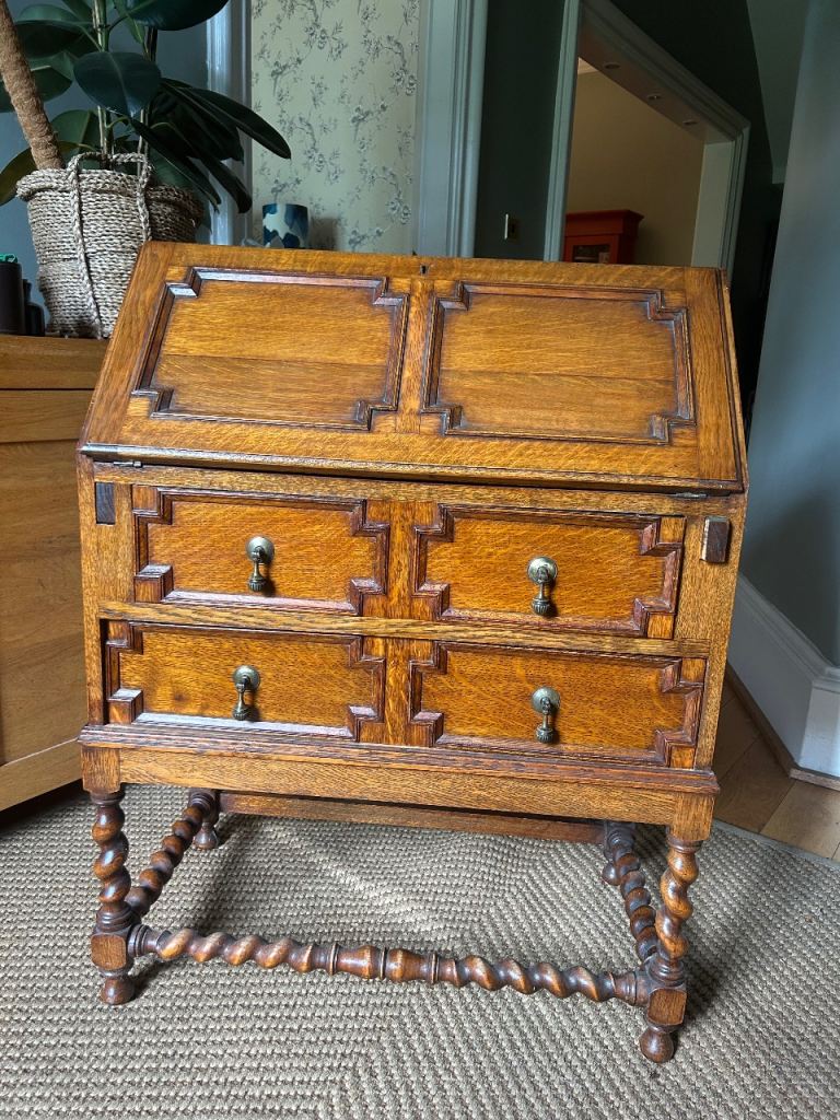 Vintage Wooden Bureau Desk with Drawers – Good vintage Condition