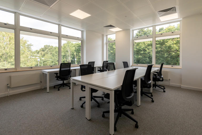 Fareham - PO157AZ \ Private Office for 4 Workstations