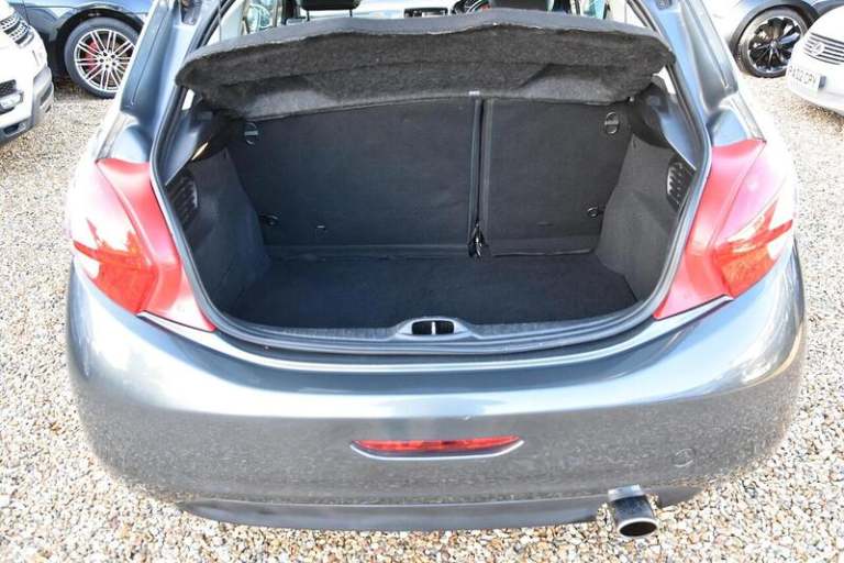 2014 Peugeot 208 1.2 VTi Allure 3dr HATCHBACK PETROL Manual