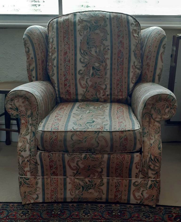 FREE, 2 lounge chairs.