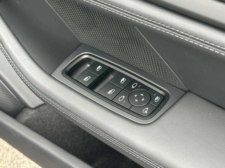 2025 Porsche Taycan 440kW 105kWh 4S Black Edition 4dr Auto Saloon Electric Automatic