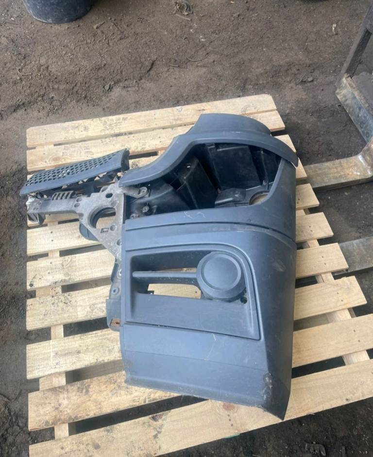 Mercedes Actros Headlight Housing Bumper Brackets Trim Passenger Left Corner 