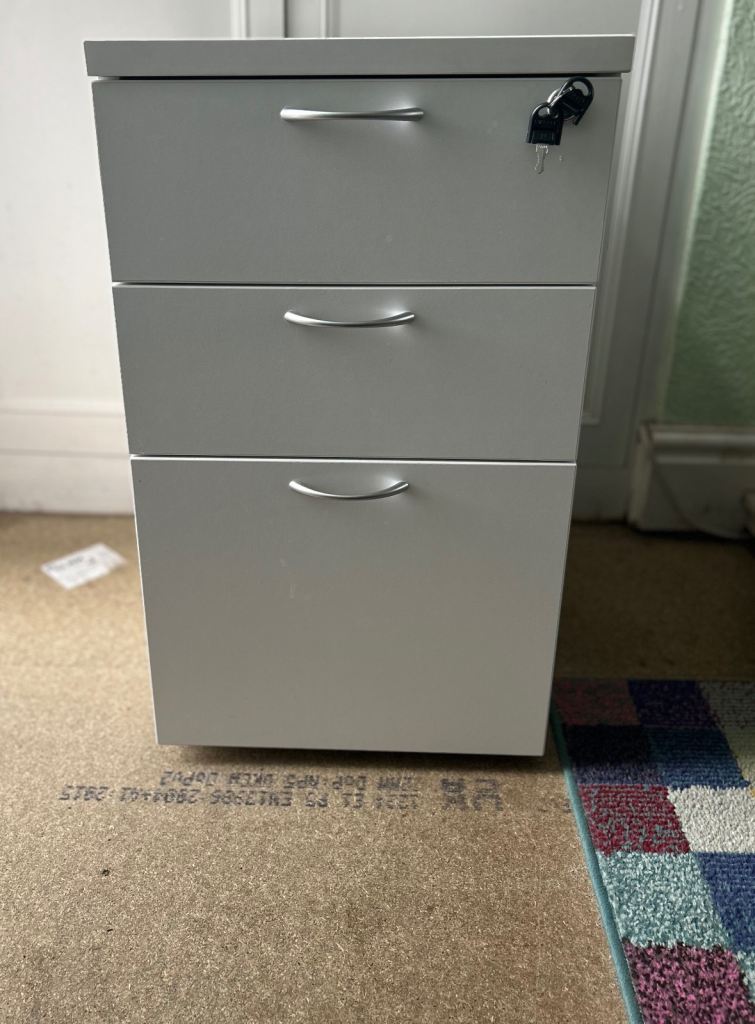 White Valoir three drawer metal filing cabinet in excellent condition 