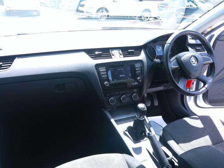 2014 Skoda Octavia 1.6 TDI Black Edition Euro 5 (s/s) 5dr HATCHBACK ...