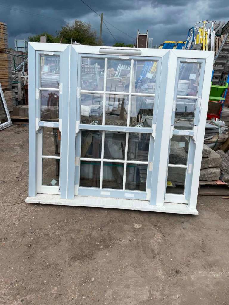 Ref WT7 : New UPVC Wood Effect Sash Window ( see description )
