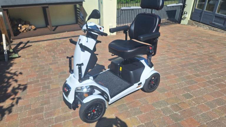 Freerider FR1 Mobility Scooter – Excellent Condition with new batteries