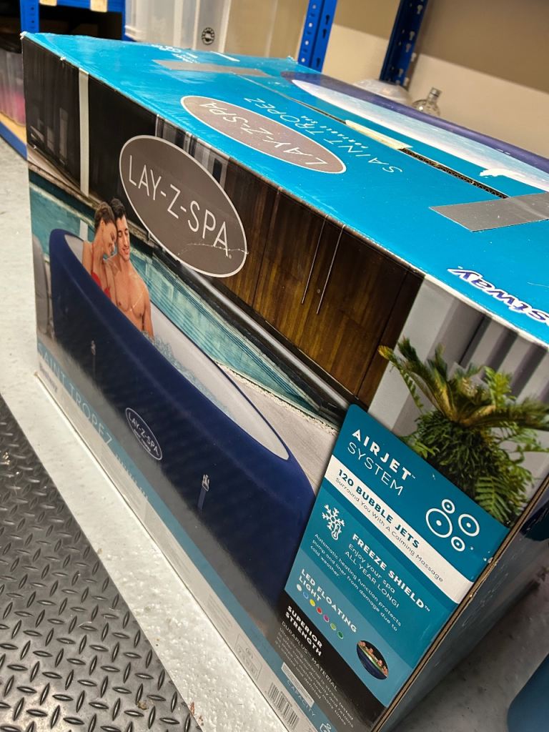 Lay-Z-Spa 4-6 person Saint Tropez Hot Tub – Used but Still Boxed