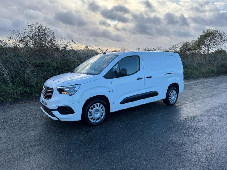 Vauxhall Combo 1.5 Turbo D 2300 Sportive Panel Van 4dr Diesel Manual ... 2020/70