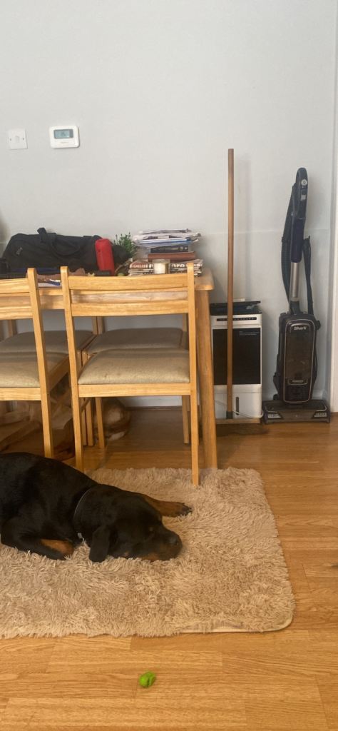 Air conditioning unit with remote