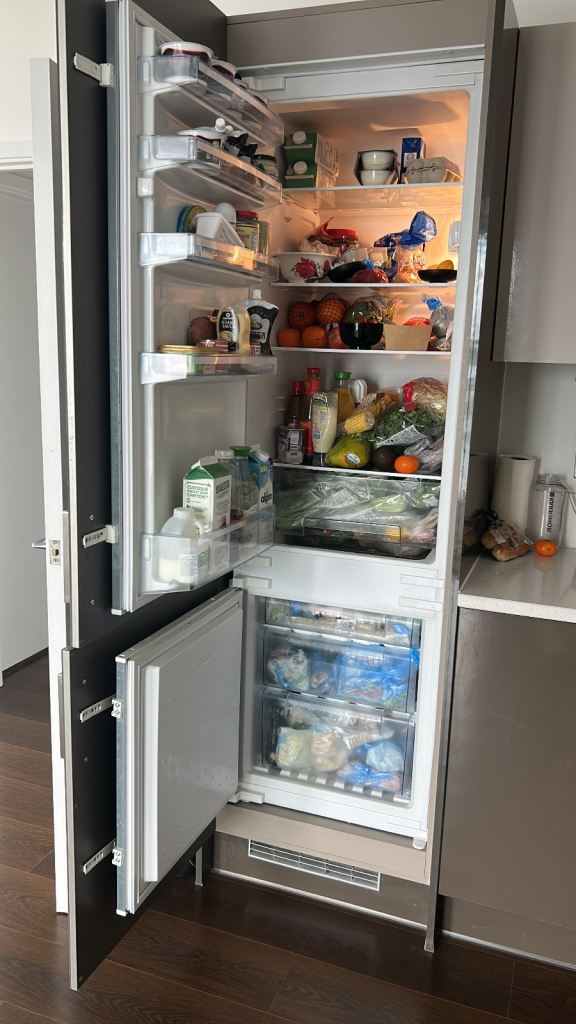 £60 High-quality Bosch integrated fridge freezer in excellent working condition.