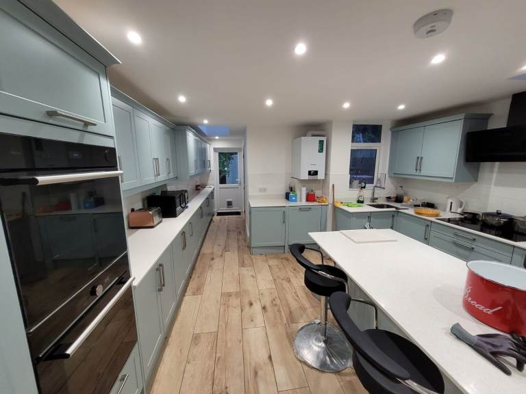 CLEAN ENSUITE ROOM IN WALTHAMSTOW, E17 9AT FOR £878pcm AVAILABLE NOW. (Professional ONLY)
