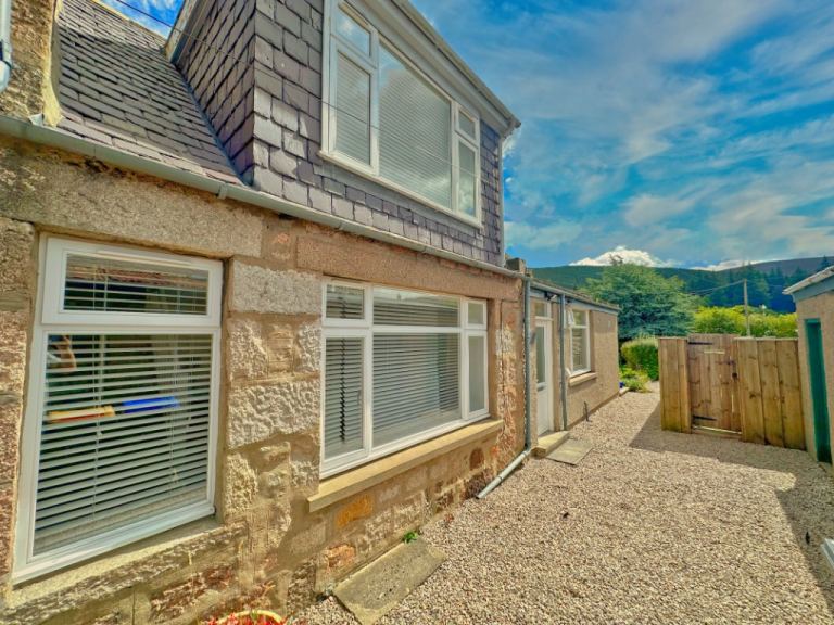 2 bedroom house in Deebank Road, Ballater, Aberdeenshire, AB35 5QT