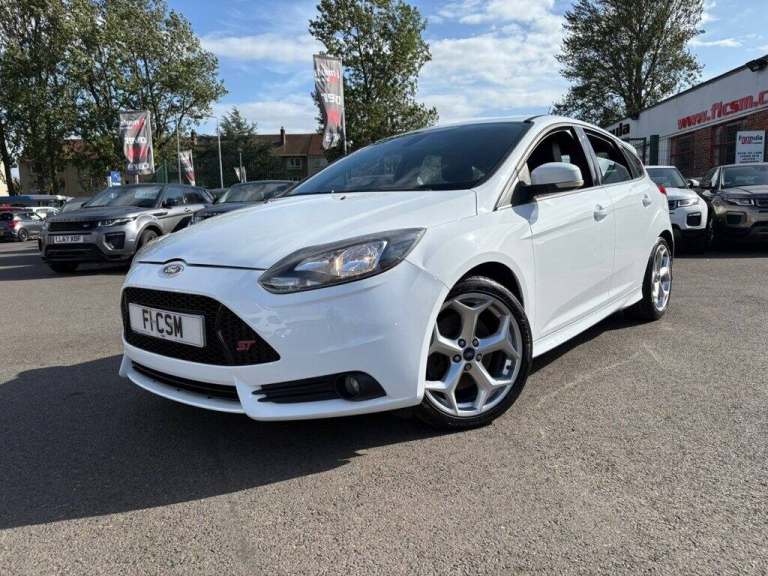 2014 Ford Focus 2.0T ST-2 5dr HATCHBACK PETROL Manual
