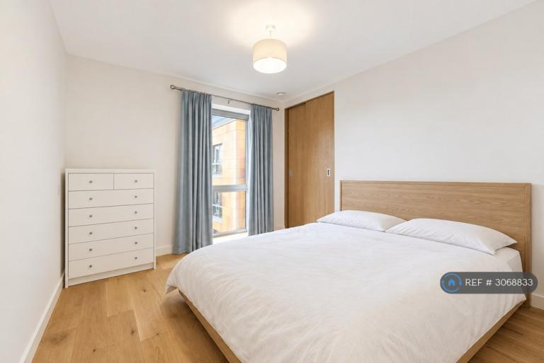 2 bedroom flat in Rathbone Market, London, E16 (2 bed) (#3068833)