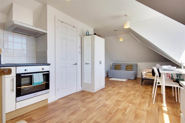 Modern loft Studio Flat to let in Winton, in between Talbot Uni campus and Train station.