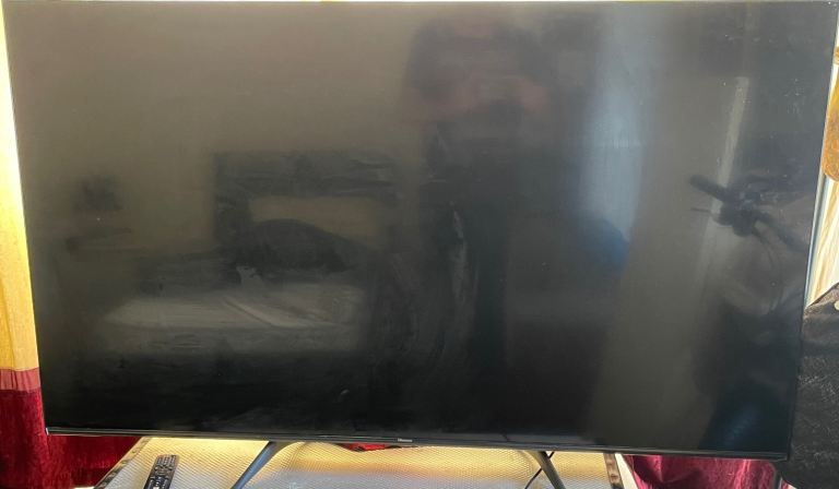 Hisense 65” Smart Tv with legs will not switch on