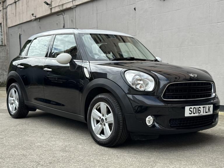 2016 MINI COUNTRYMAN 1.6 Cooper Countryman Black Manual Petrol