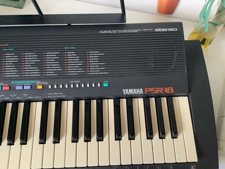 Yamaha PSR-18 Portable Keyboard