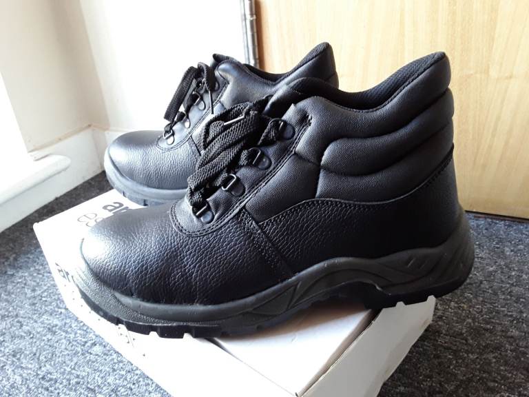 New, Arco size 9 work boot