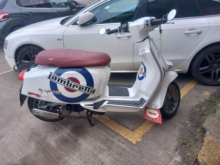 Lambretta v200