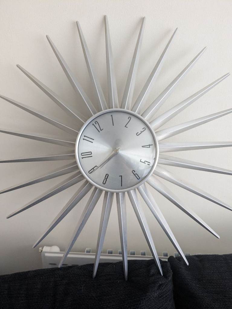 Silver metal 22" star shaped battery operated wall clock. Fully working.