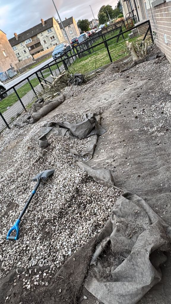 Free gravel to uplift