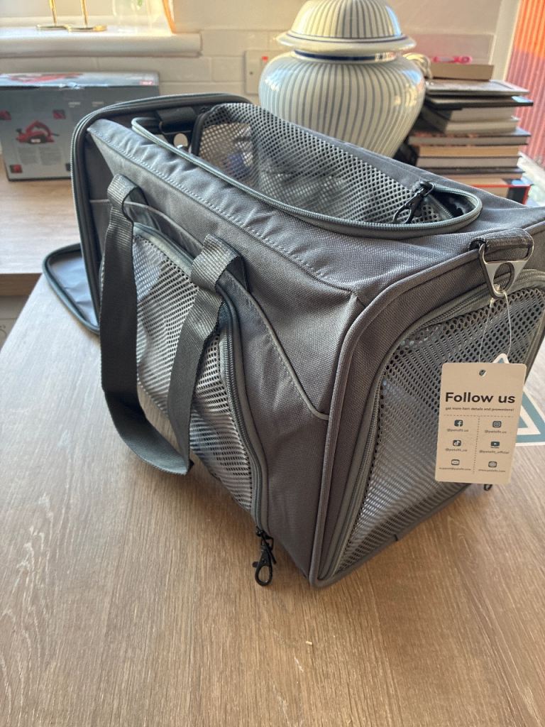 Pet carrier 