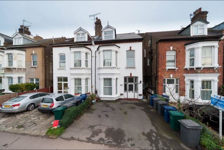 1 bed apartment in prime location, Claremont Road, Cricklewood, London, NW2-Ref: 1692