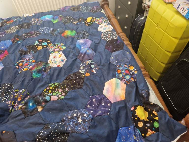 Lovely single bed patchwork quilt cover handsewn new ideal for kids bedroom in space / planet theme