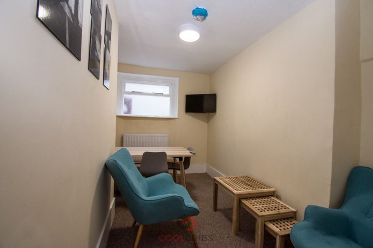 Large Bedroom situated in a well Victorian style building, Sale Place, Paddington, W2.-Ref: 1644