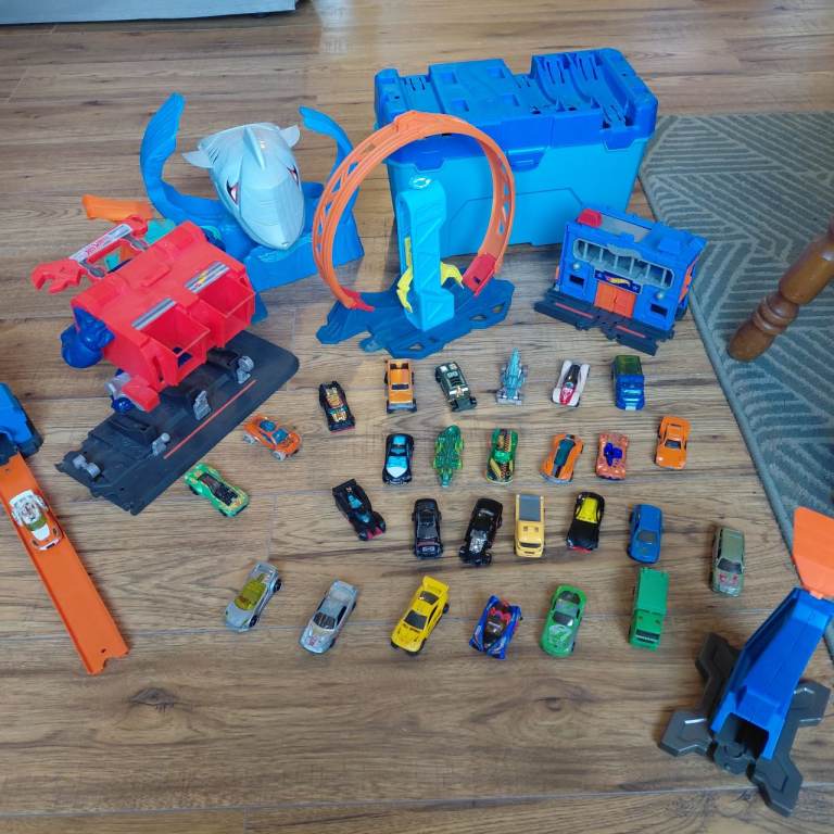 Hot Wheels Bundle - Track Sets and 25 Cars – Good Condition