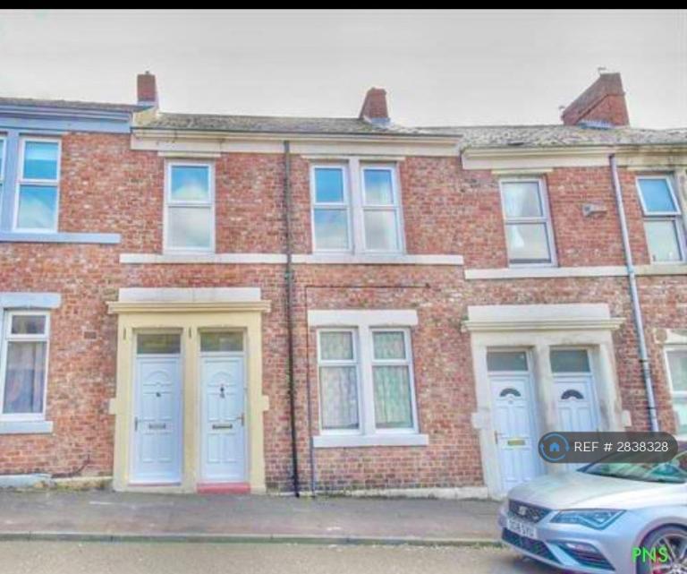 3 bedroom flat in Chandos Street, Gateshead, NE8 (3 bed) (#2838328)