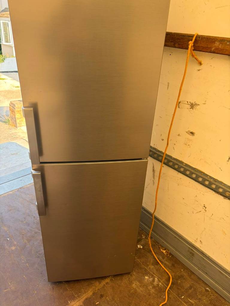 Freestanding Silver Fridge Freezer - Good Condition Cash on today delivery available 