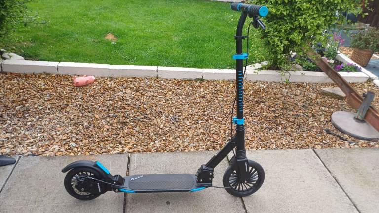 AERO Black and Blue Scooter – Good Condition