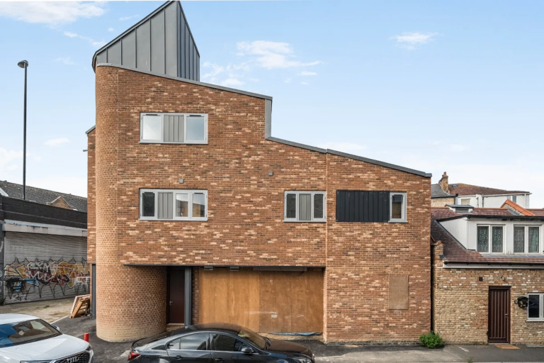3 bed flat for sale Mercy Terrace, London SE13 3 beds  2 baths  1 reception  715 sq. ft 