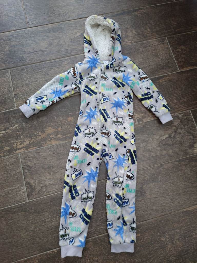 Kids gaming onesie age 6-7yrs
