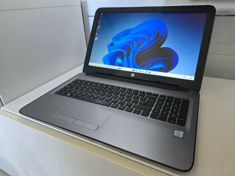 HP Pavilion 15-ay078 15inch laptop Intel i7, 8GB Ram, Win 11