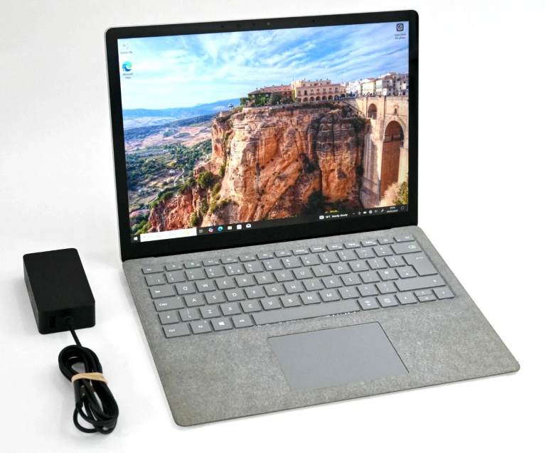 Microsoft Surface Laptop Core i7 4.0GHz Windows11 Pro Touchscreen - BOXED with Charger