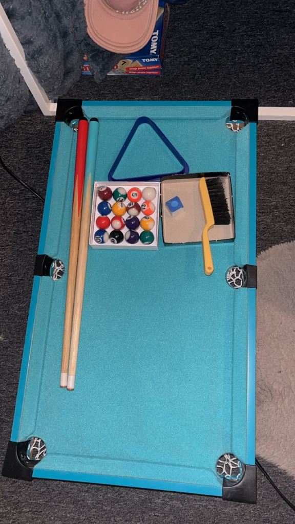 Compact Multicoloured Pool Table with Cues and Balls