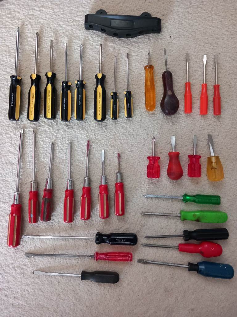 Bundle of screwdrivers.  Buyer to collect.
