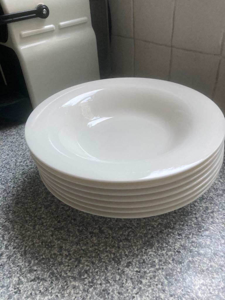 Classic timeless Villeroy and Boch premium porcelain plates / RRP £23 each 