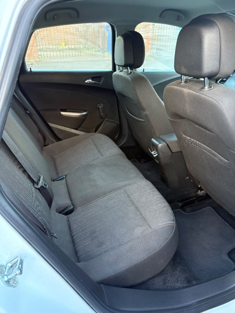 Vauxhall, ASTRA, Hatchback, 2011, Manual, 1398 (cc), 5 doors