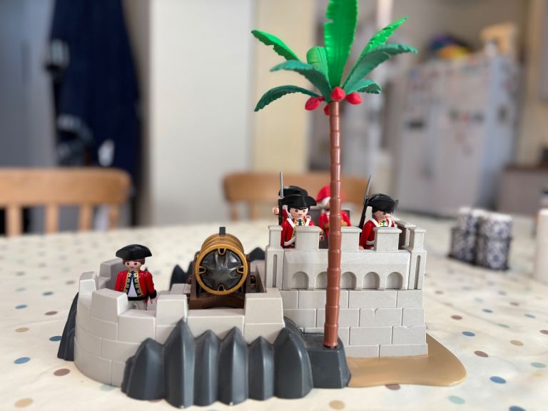 Playmobil fort and soldiers
