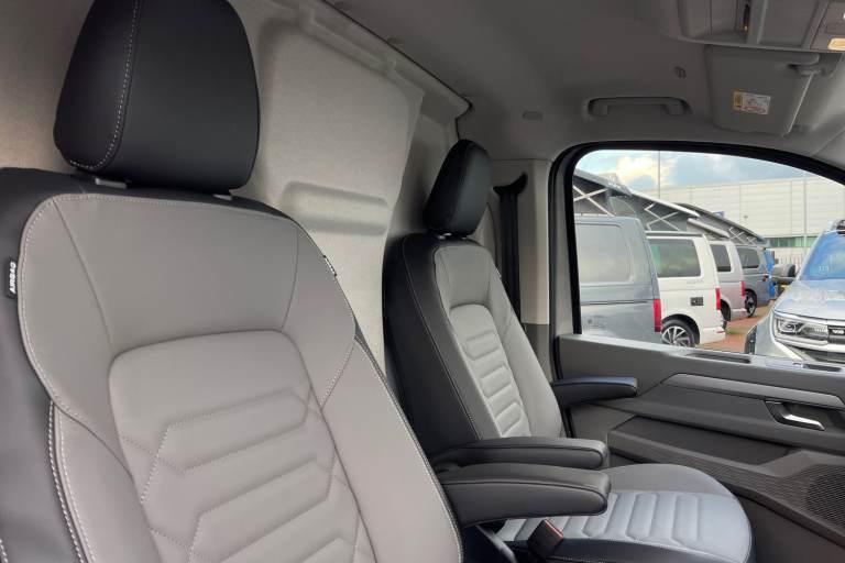 2025 Volkswagen Transporter 2.0 TDI 170PS Commerce Pro Van Auto-Tailgate Van DIESEL Automatic