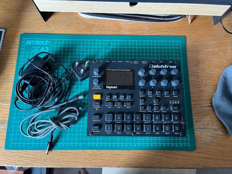 Elektron Digitakt Drum Machine Sampler 