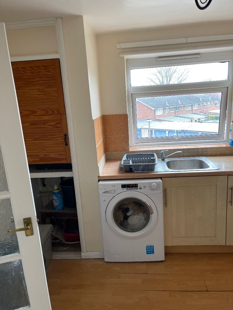 Room available in comfortable Croxley View flat share